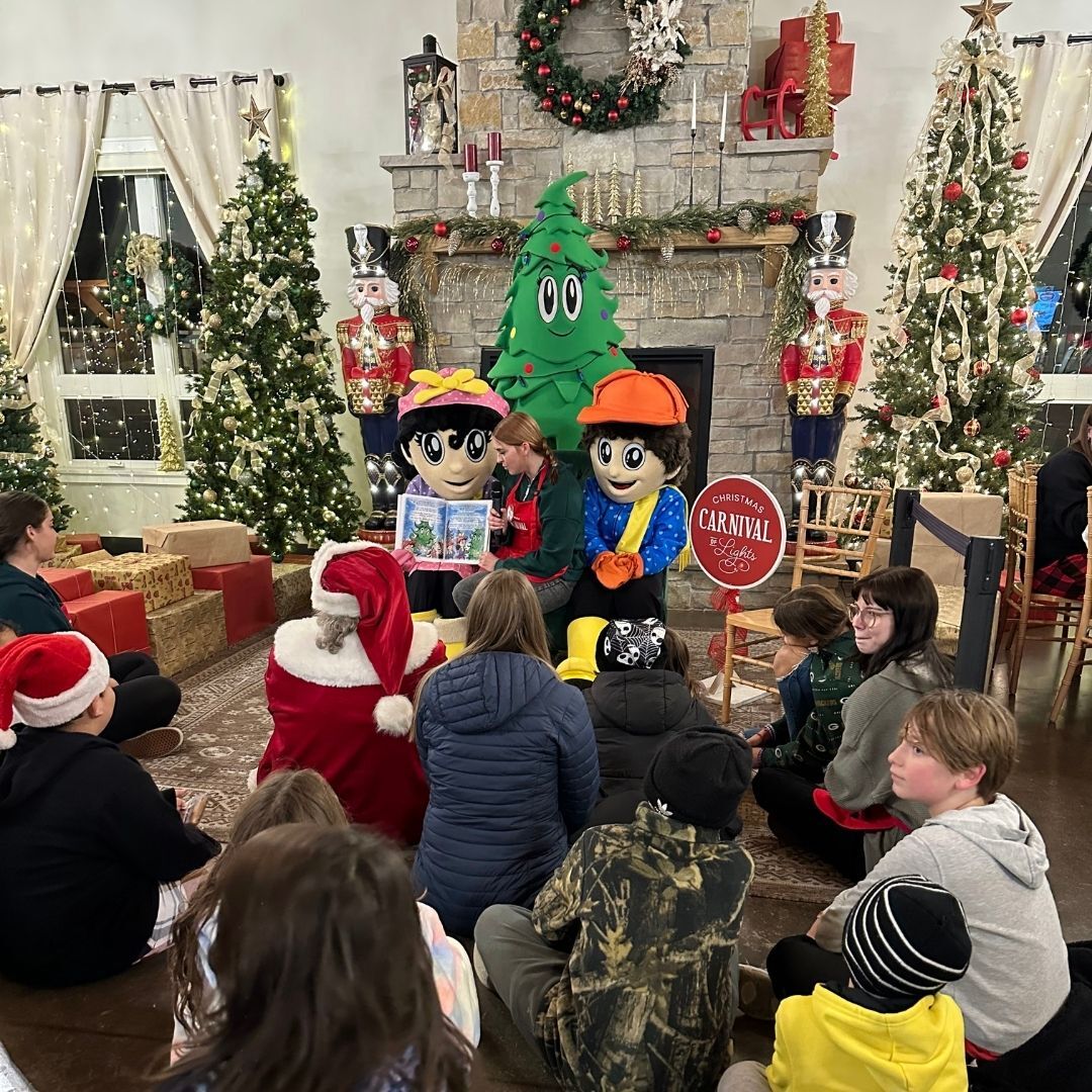 santas workshop at the Christmas Carnival of Lights (1)